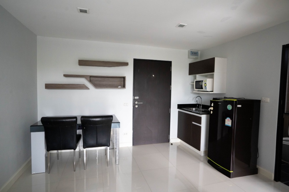 For SaleCondoSamut Prakan,Samrong : Condo for urgent sale, Abaconi Living ABAC Bangna, below appraisal price, suitable for investment, yield 7-8%, good location near the entrance to ABAC.