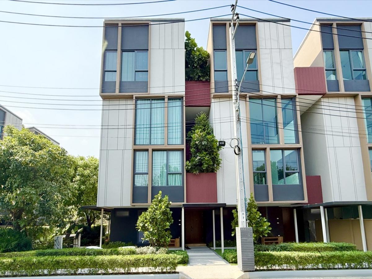 For SaleOnnut, Udomsuk : 🏡Baan Klang Muang Classe Sukhumvit 77 - 3.5-storey townhouse, 3 bedrooms, 4 bathrooms, 3 parking spaces, usable area 259 sq m. 📲 𝟎𝟔𝟒-𝟕𝟗𝟒𝟒𝟐𝟔𝟑 (Khun Nam)