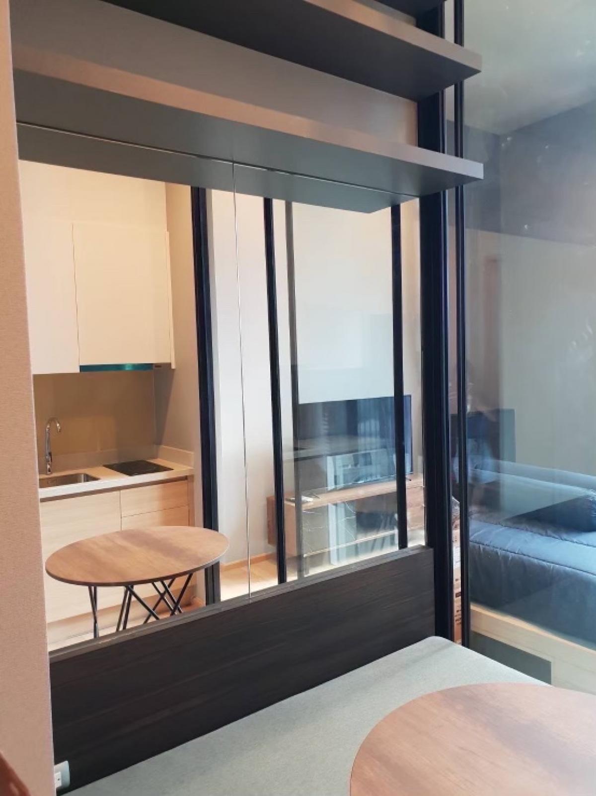 For SaleCondoSukhumvit, Asoke, Thonglor : Urgent sale, Condo Noble Around Sukhumvit 33, BTS-Phrom Phong, Selling price: 5,500,000 baht, usable area: 28 sq m, bedrooms: 1, bathrooms: 1