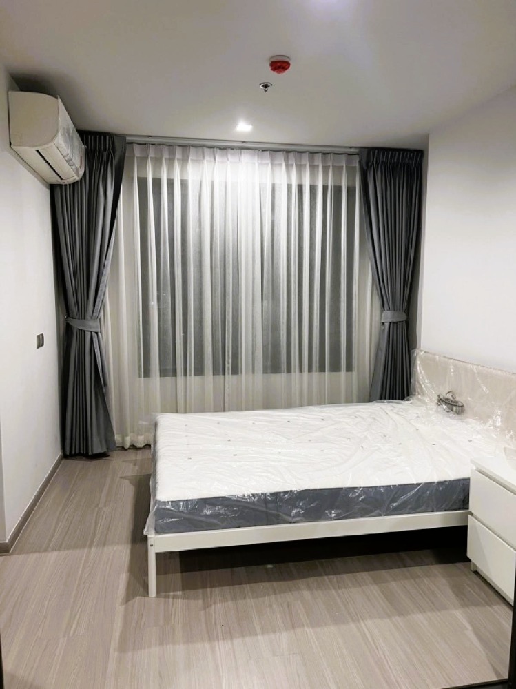 For RentCondoLadprao, Central Ladprao : Open city view, rooms for rent very quickly, Life Ladprao, if interested, contact Line: 0651644593, hurry up and contact me.