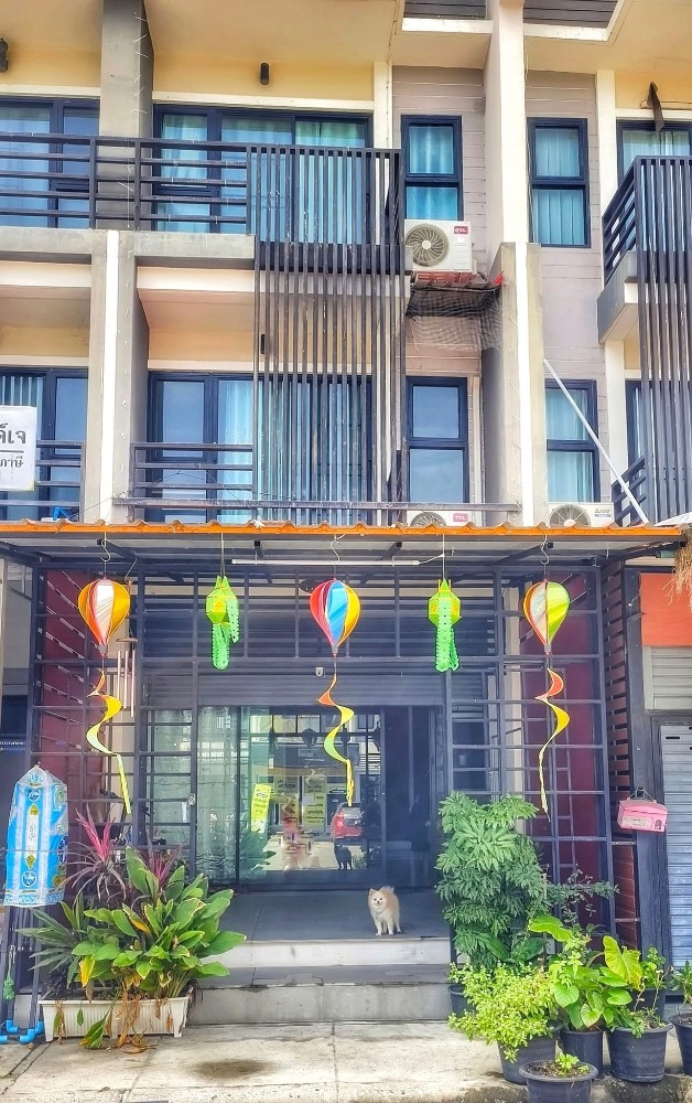 For SaleShophouseChiang Mai : Commercial building for sale, Ornsirin Tha Ruea, very good location, suitable for business.