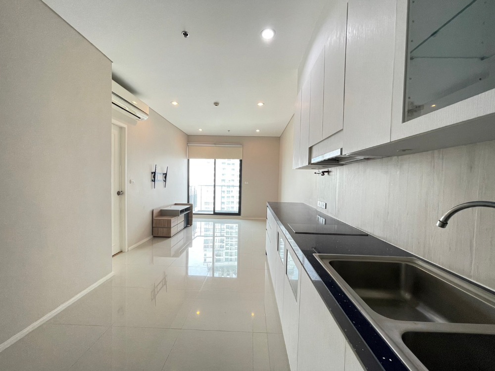 For SaleCondoRama9, Petchburi, RCA : FOR SALE Villa Asoke one bedroom highfloor