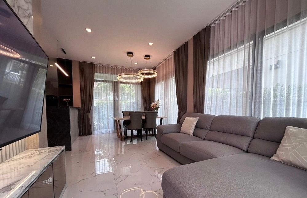 For RentHouseBangna, Bearing, Lasalle : For rent: 2-storey detached house, pets allowed 🐶🐱 at Bangkok Boulevard Srinakarin - Bangna, 3 bedrooms, fully furnished, decorated throughout the house, near Mega Bangna, ready to move in