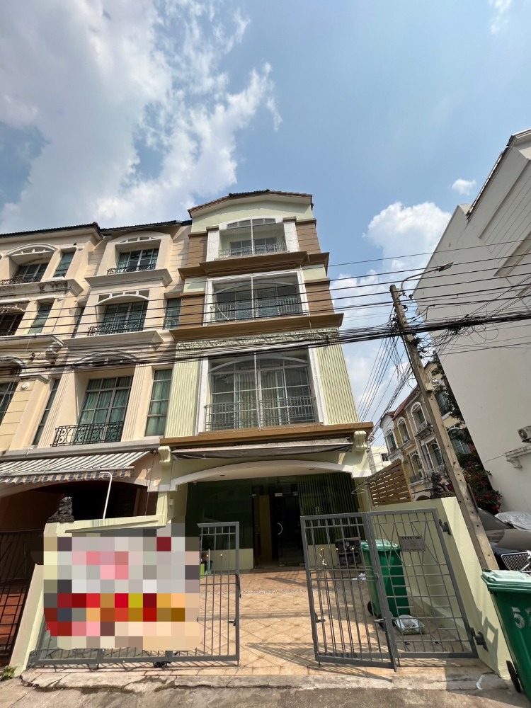 For RentTownhomeYothinpattana,CDC : 4 -story townhome rental Ban Klang Mueang Lat Phrao Air Project, some furniture has 4 bedrooms, 4 water, rental price 80,000 baht per month. [Company registered]