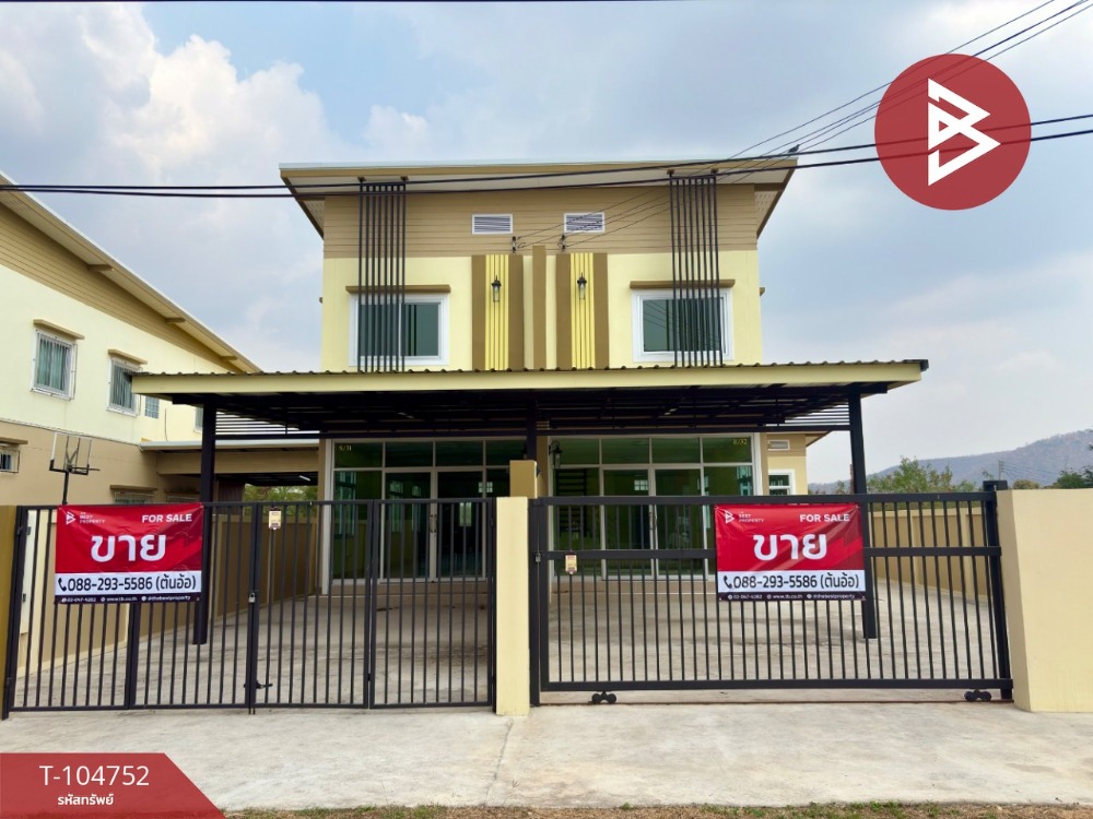 For SaleHouseNakhon Sawan : Sell ​​2 twin houses, area of ​​52 square wah, Takhli District, Nakhon Sawan, good location, spacious area