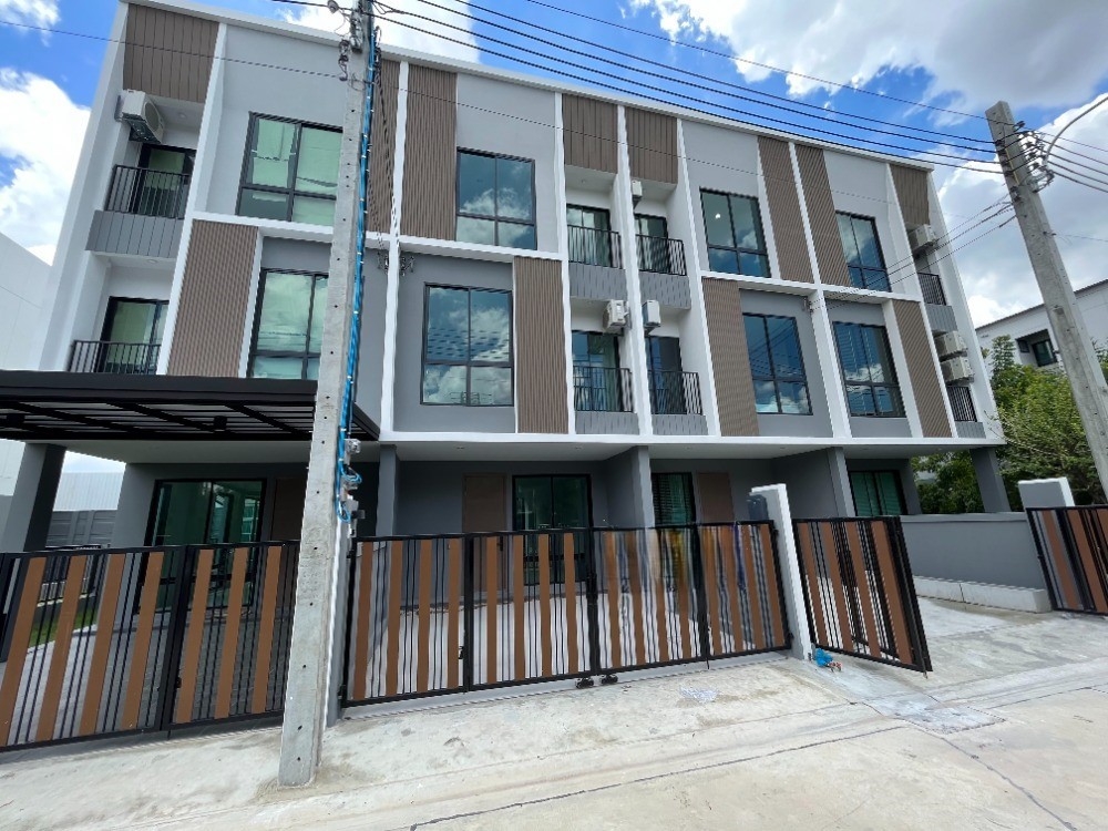 ขายทาวน์เฮ้าส์/ทาวน์โฮมวิภาวดี ดอนเมือง หลักสี่ : LTH11802 - Townhome FOR SALE at Nue Connex Don Mueang Size 190 sqm. 22.5 sqw. 3 beds 3 baths Near Don Mueang Airport ONLY 6.69 MB