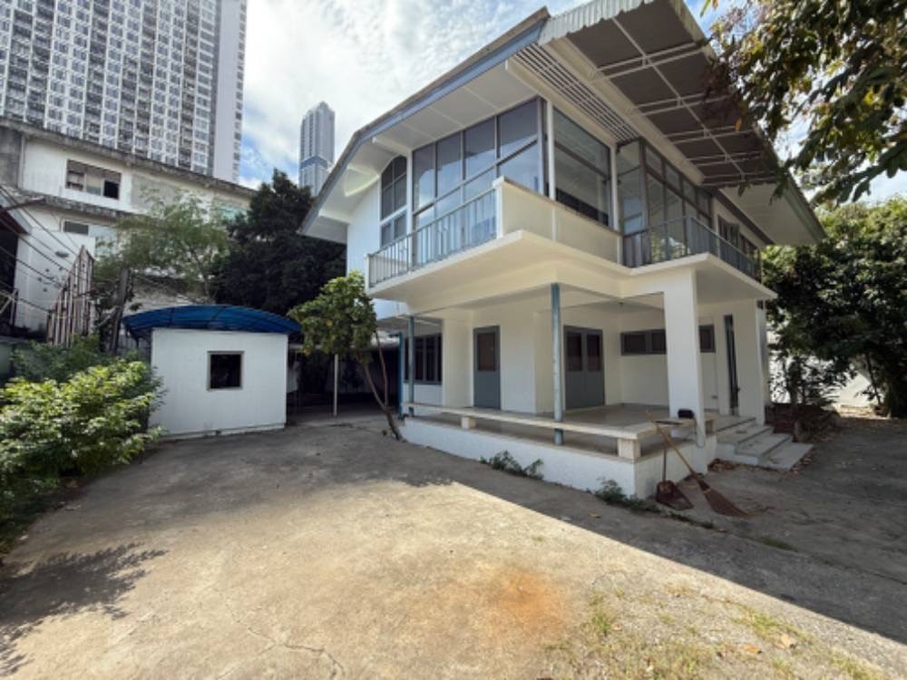 For RentHouseSukhumvit, Asoke, Thonglor : SHSEM101 for rent, single house, Sukhumvit 63, Soi Ekkamai 15, size 232 sq.wah, 2 floors, usable area 500 sq m., 3 bedrooms, 3 bathrooms, 190,000 baht 064-959-8900