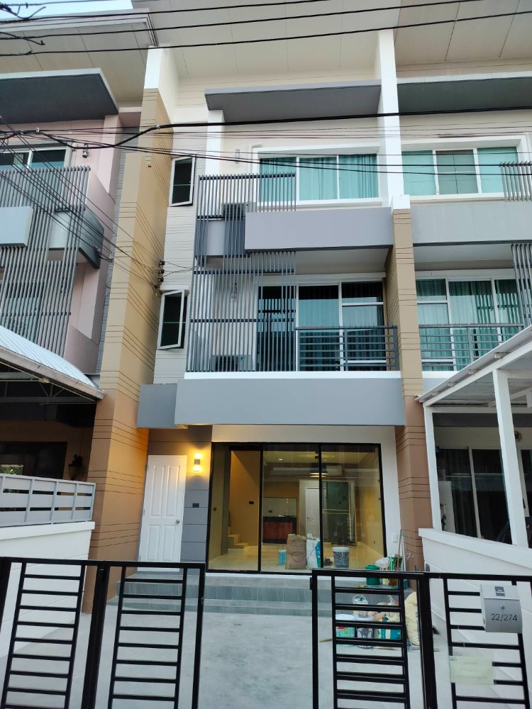 For SaleTownhomePattanakan, Srinakarin : Townhouse for sale Town Avenue Rama9-Krungthepkreta 7 Ready to Move in