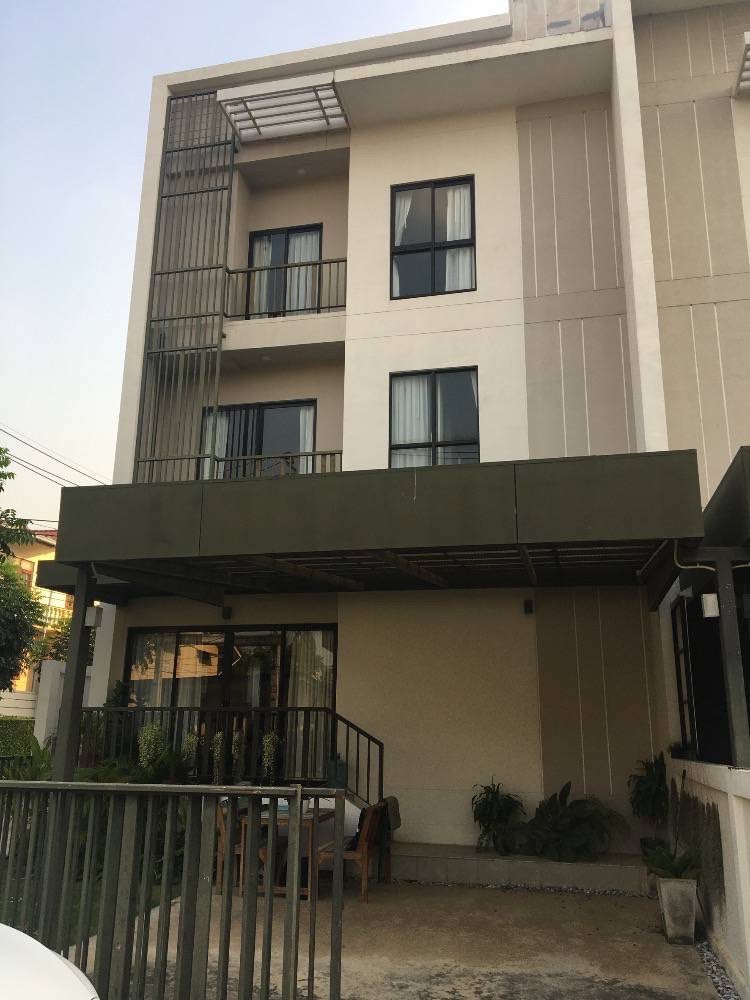 For RentTownhousePattanakan, Srinakarin : THVAR101 Townhouse for rent, Villa Albello Rama 9-Srinakarin, size 32 sq m., 3 floors, usable area 110 sq m., 3 bedrooms, 3 bathrooms, 40,000 baht 064-959-8900