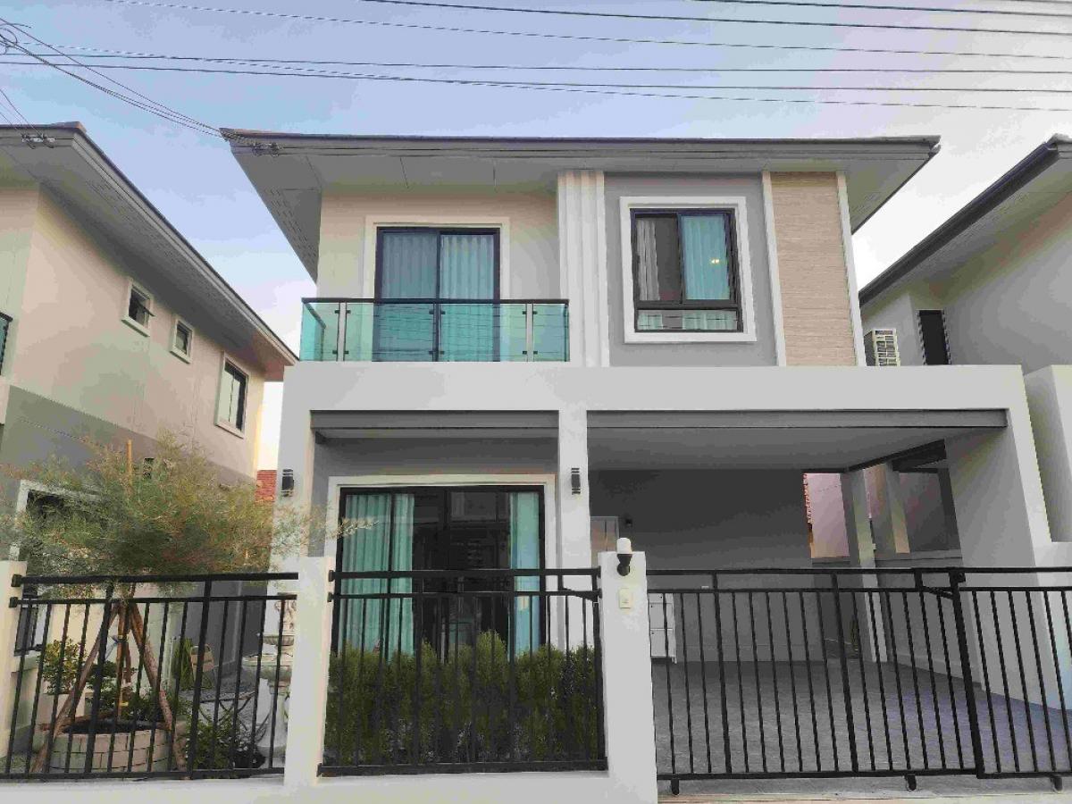 For RentHousePattaya, Bangsaen, Chonburi : ✅ House for rent, PMC The Grand 9, 3 bedrooms, 3 bathrooms, size 42 sq.w. 2 floors ✅ Price 45,000 baht/month 🔔 Hurry and book now.