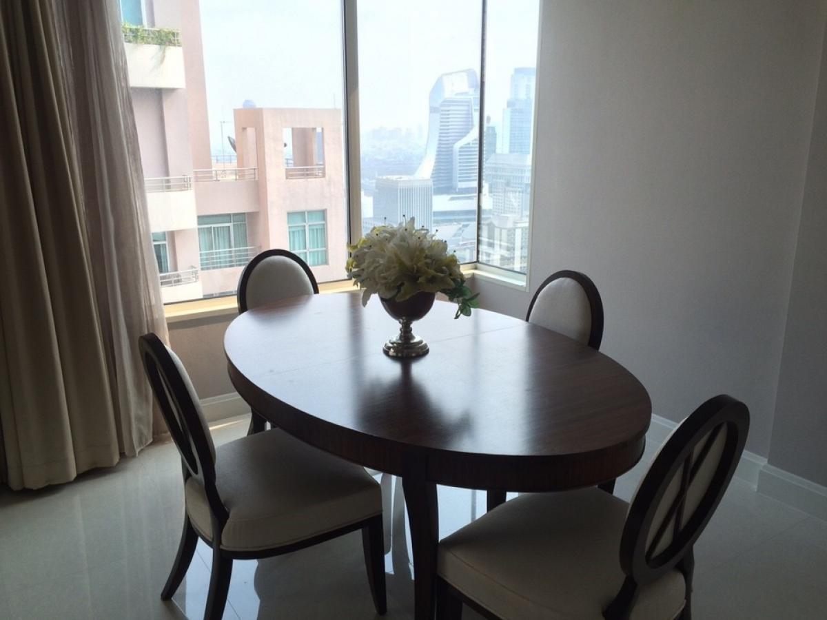 ให้เช่าคอนโดวิทยุ ชิดลม หลังสวน : Q Langsuan 2 bedroom 137sqm super rare unit nice view 30fl+++ for rent only 100,000 please contact 0816878954