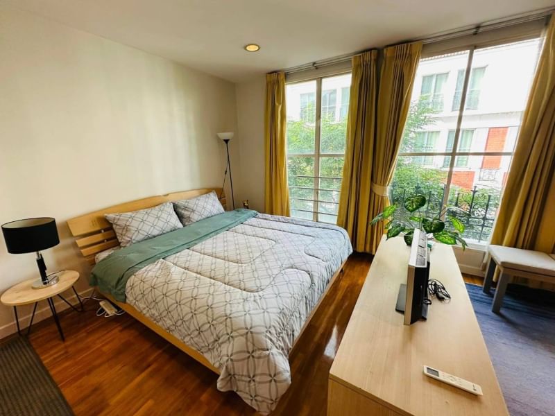 For RentTownhouseSukhumvit, Asoke, Thonglor : Vacant after 12 Feb. Townhouse for rent, Klang Krung Village, Thonglor, Sukhumvit 55, Thonglor Soi 14, opposite J-Avenue.