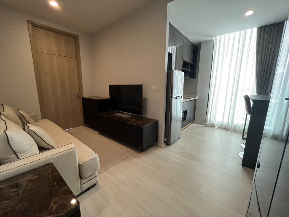 For RentCondoWitthayu, Chidlom, Langsuan, Ploenchit : 1 Bedroom for Rent @ Noble Ploenchit on High-floor, Corner unit with balconies on 2 sides