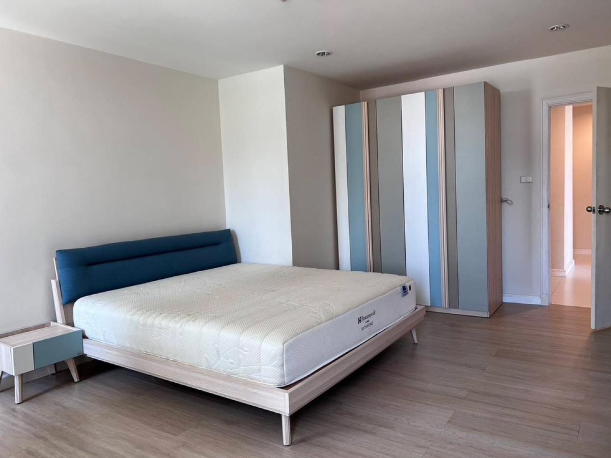 For RentCondoSiam Paragon ,Chulalongkorn,Samyan : 🏢 Chamchuri Residence, a large room 100 square meters‼ ️ only 45,000 baht/month, the best price in Sam Yan Zone. Interested in Line: @unicondo.official 🎓