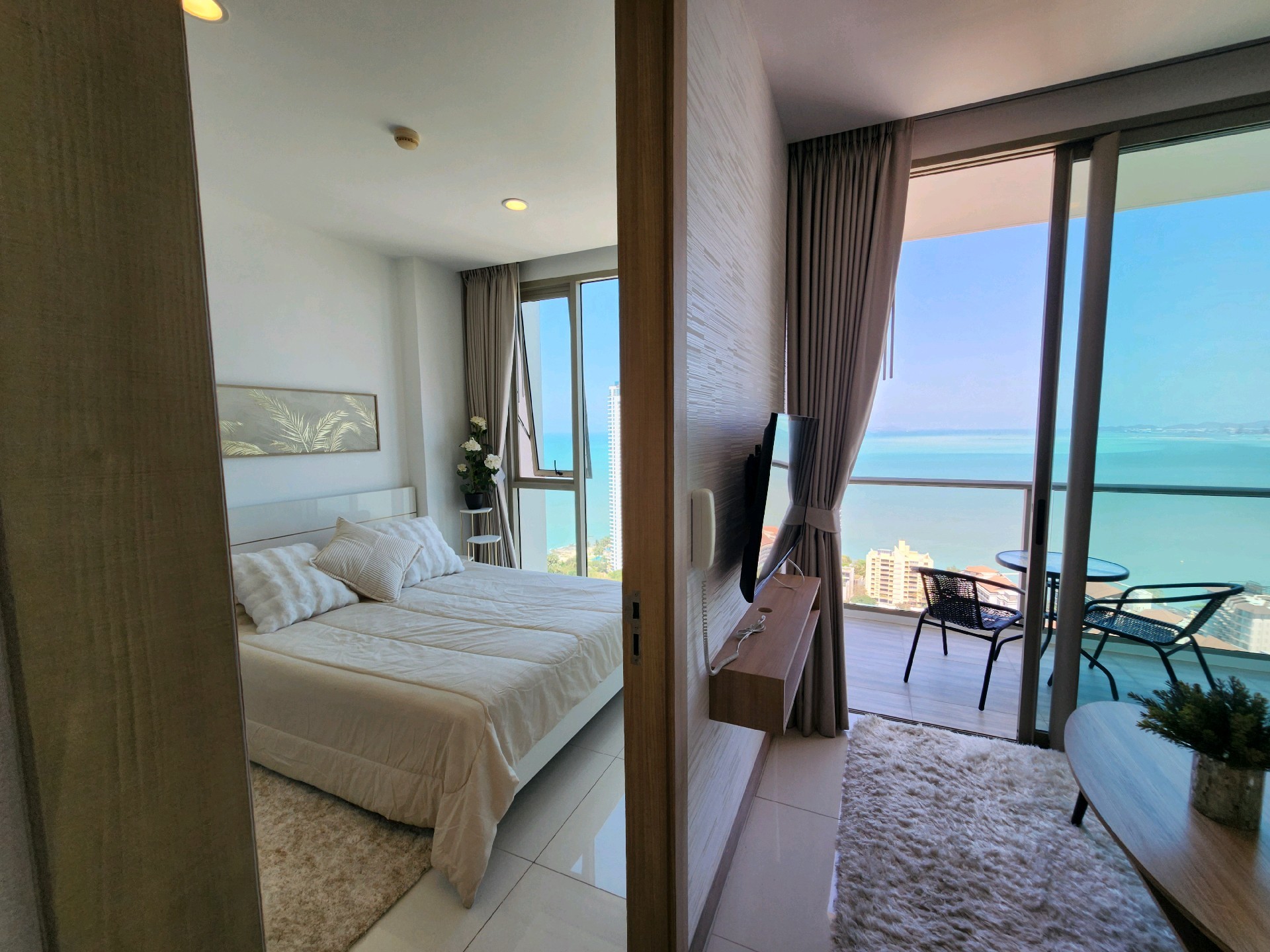 ให้เช่าคอนโดพัทยา บางแสน ชลบุรี สัตหีบ : Riviera Wongmat Beach Rental 23,000/ 1Br35 sq.m. Seaview