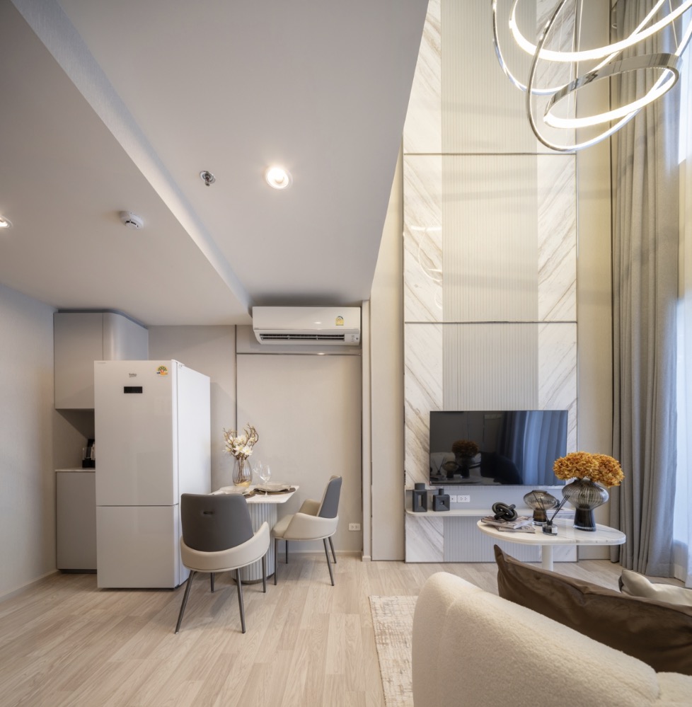 For SaleCondoBangna, Bearing, Lasalle : 𝘿𝙐𝙋𝙇𝙀𝙓 𝘾𝙇𝙊𝙐𝘿 𝟮 Room 𝟮 The ceiling shelf is 5.6 m. Start 𝟱. 𝟱 million* Fully Furnished* at ID Omobi Sukhumvit East Point