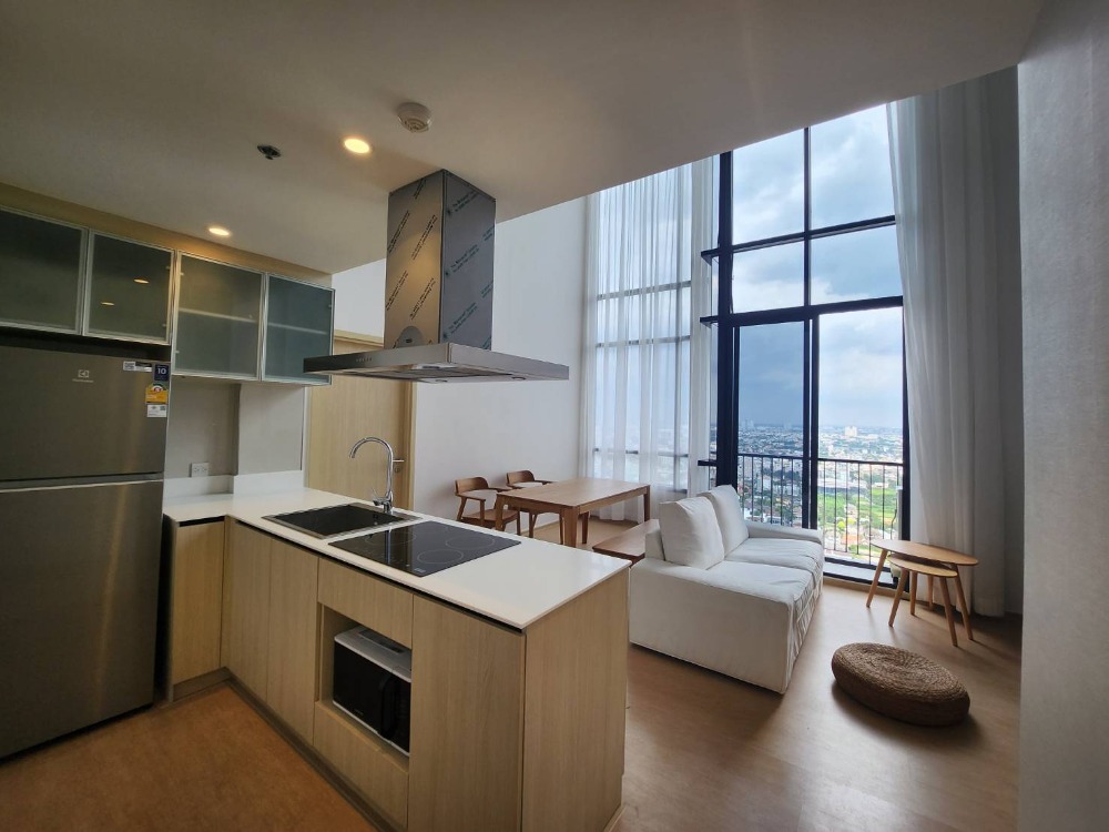 ให้เช่าคอนโดสุขุมวิท อโศก ทองหล่อ : Pet-friendly condo for rent 🐱🐶 Duplex unit: MARU EKKAMAI 2 near BTS Ekkamai, high floor, fantastic view, fancy decoration