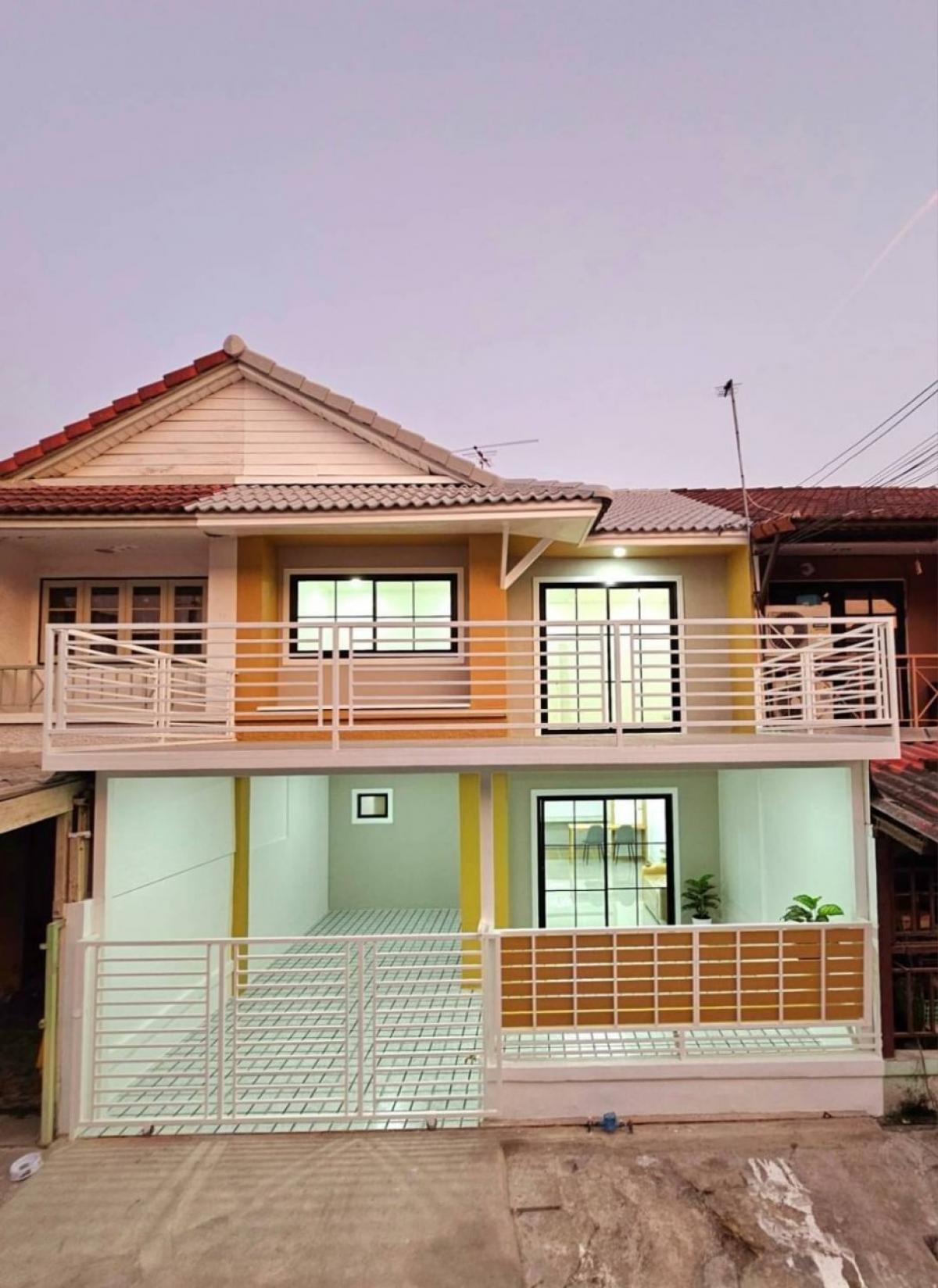 For SaleTownhouseNonthaburi, Bang Yai, Bangbuathong : Pruksa Village, 3 Town House, 2 -story renovated, newly decorated with free reservation