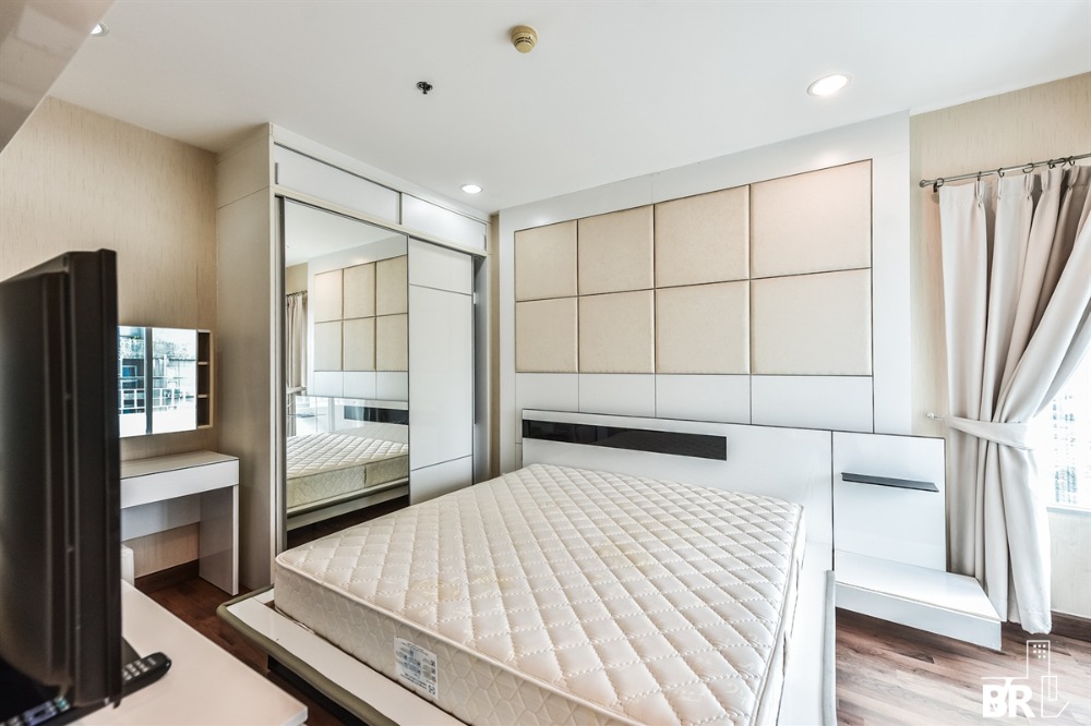 For RentCondoWongwianyai, Charoennakor : 🔥 For Rent! Q House Condo Sathorn | 27th Floor | 2 Bed 2 Bath | 57.61 SQ.M. | Only 25,000 BAHT/Month! 🔥by sao