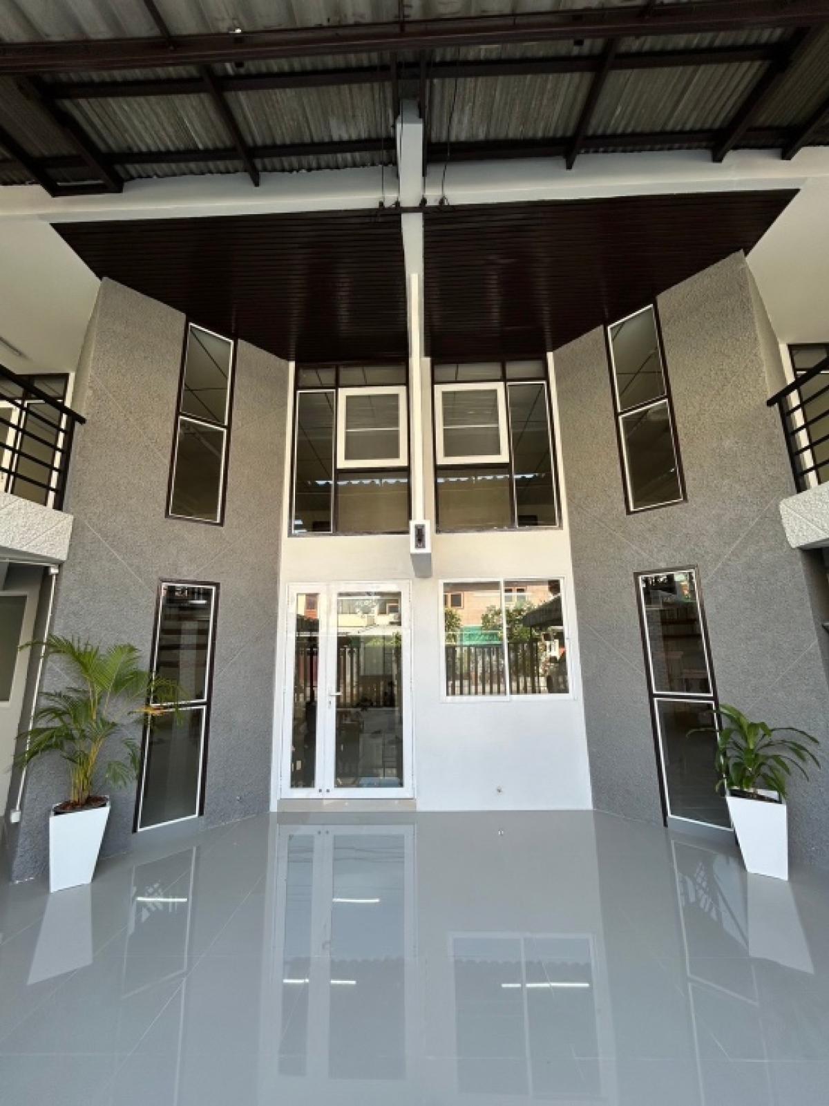 For RentTownhouseRamkhamhaeng, Hua Mak : 2 -story townhouse for rent.