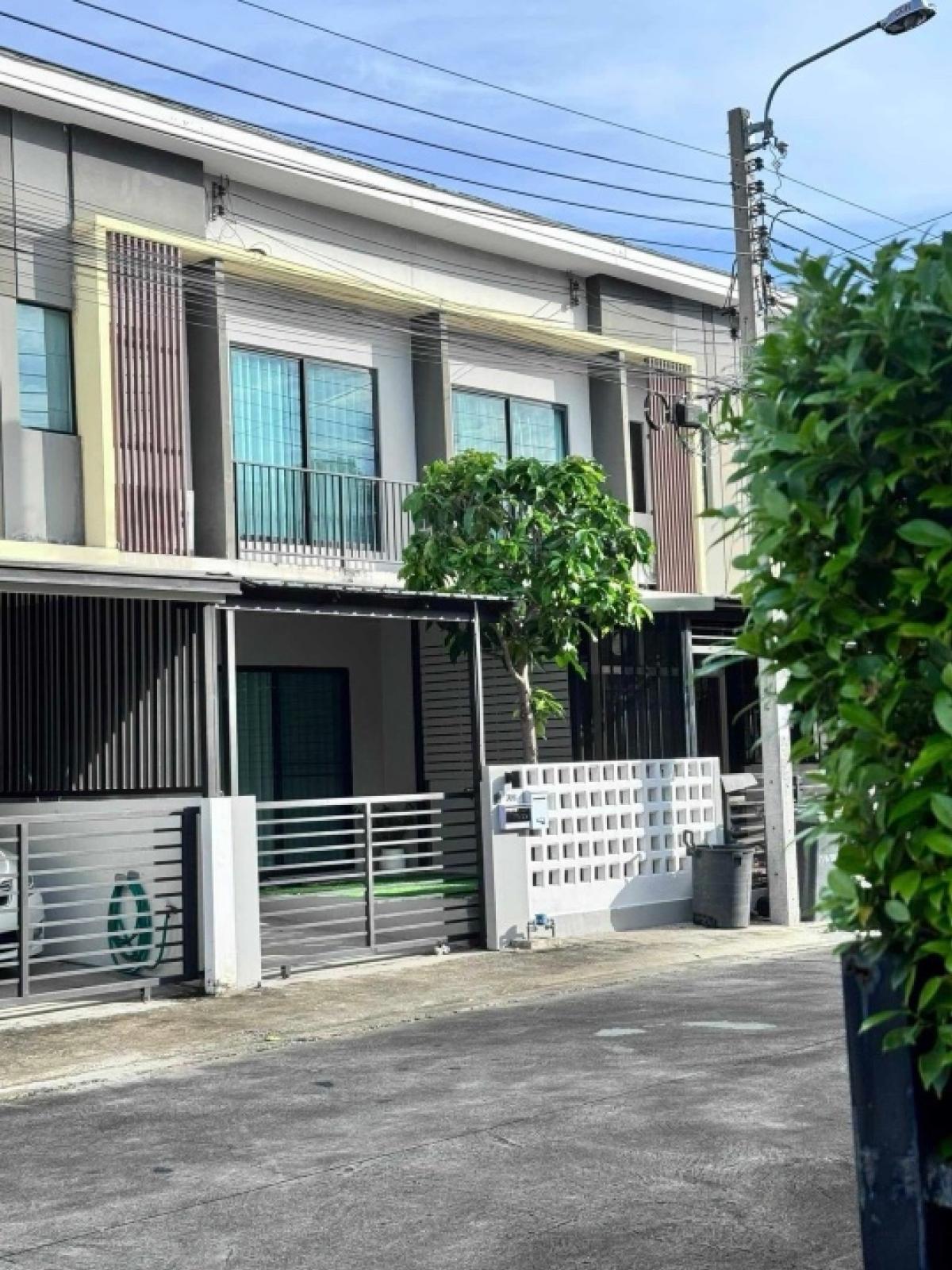 For RentTownhousePattanakan, Srinakarin : Rent a townhome, The Connect Phatthanakan Village 38