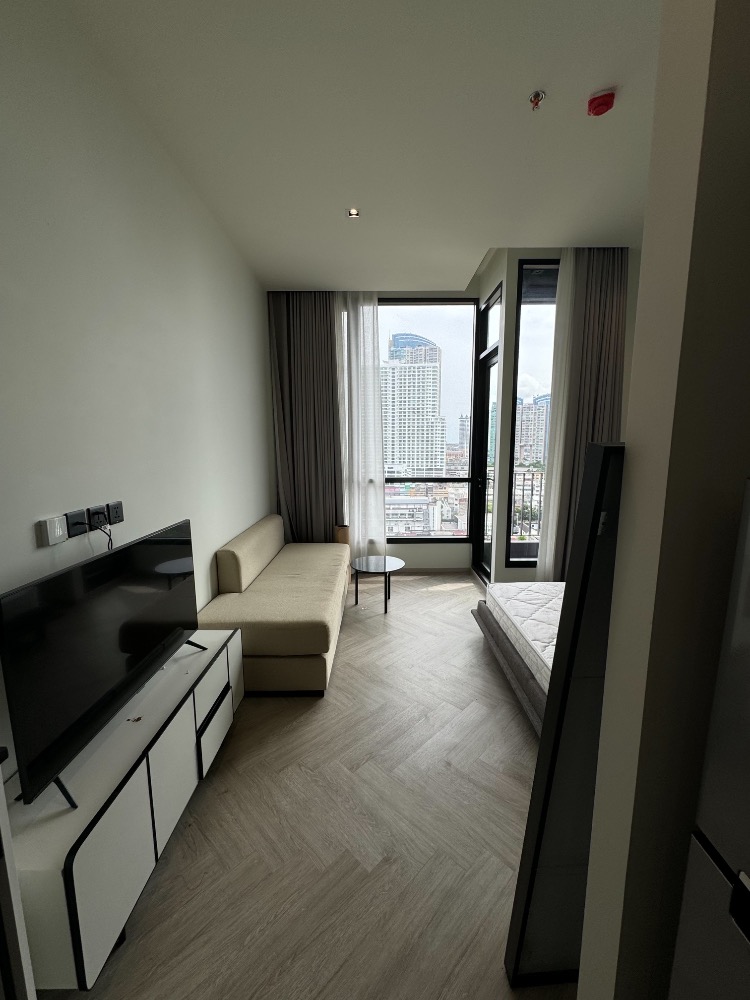 For RentCondoWongwianyai, Charoennakor : Condo rental Chapter Chareon Nakhon-Riverside New condo on the Chao Phraya River, only 5 minutes to ICONSIAM and BTS, Thonburi !!