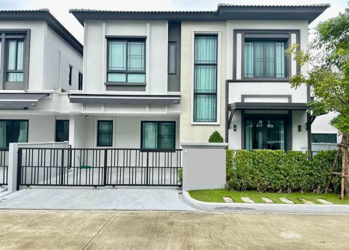 For RentHouseSamut Prakan,Samrong : 🌟For Rent: Semi-Detached House Pleno Sukhumvit - Bangna.
2-Storey Semi-Detached House. 3 Bedrooms / 4 Bathrooms. This property is fully furnished and decorated.💥Rental Fee: 90,000 THB/Month