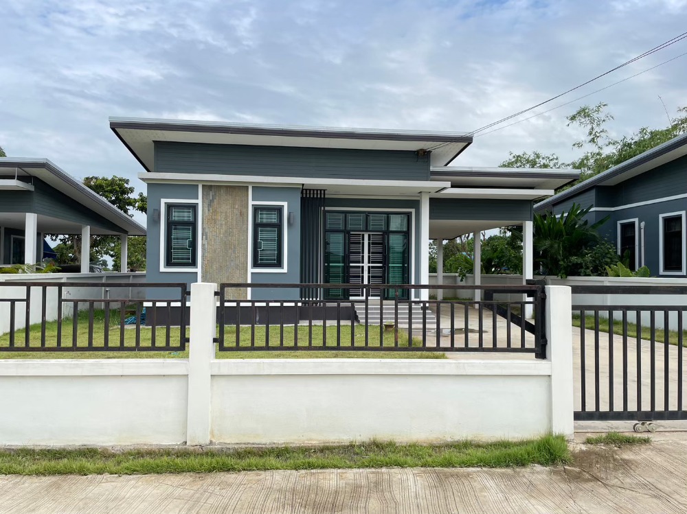 For SaleHousePhitsanulok : Selling very cheap !! One -story single house, beautiful, full of furniture, ready to live in the Golden Location, Muang District, Phitsanulok Province, near Naresuan Lotus.