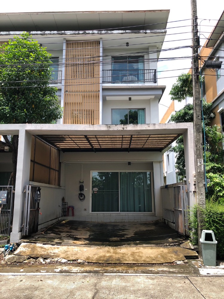 For RentTownhouseKaset Nawamin,Ladplakao : 🔥 Urgent! Beautiful House for Rent – Prime Location in Kaset-Nawamin ✨ Close to Expressway & Popular Malls! 🏡