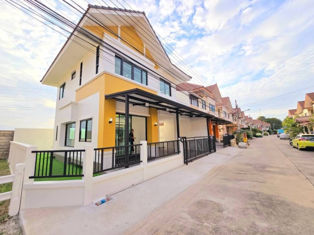 For SaleTownhouseNonthaburi, Bang Yai, Bangbuathong : Ann395 The twin house has a garden beside the house, Chuan Park 39 sq.w., there is a top floor.