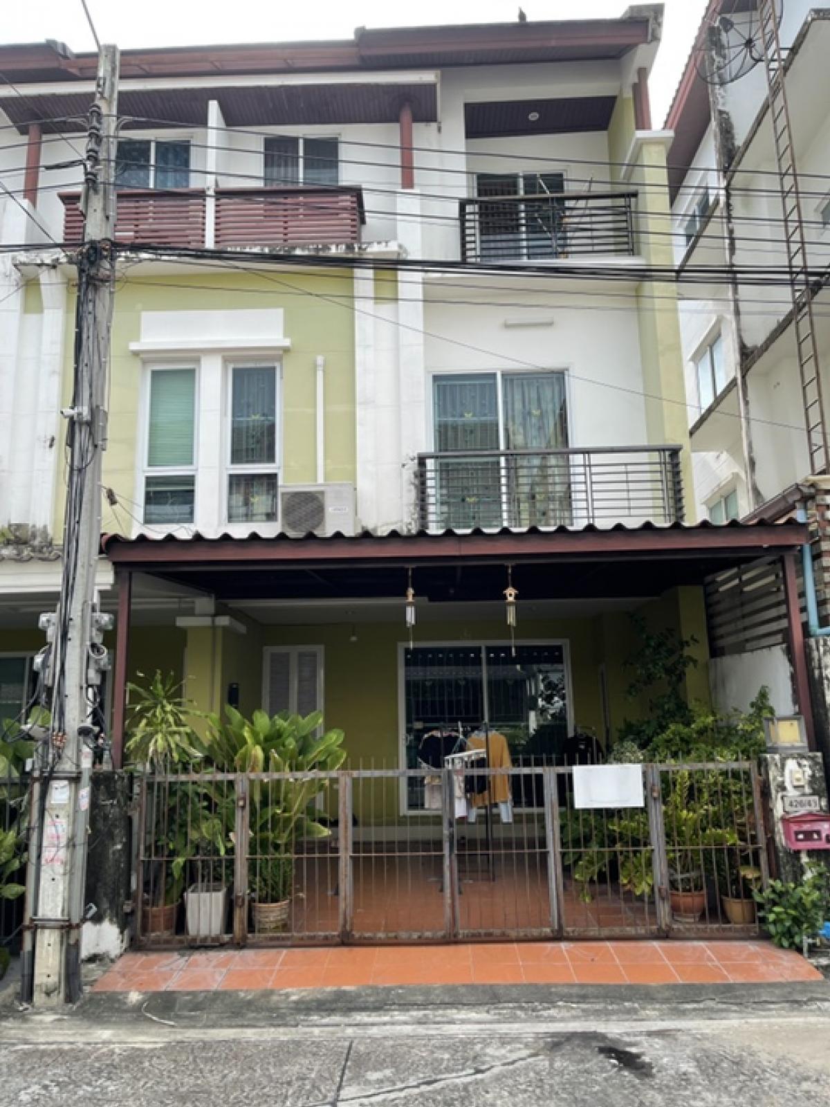 For SaleTownhouseBangna, Bearing, Lasalle : For sale, 3-storey townhouse, Number One-Ram 2 Road, Bangna, location next to Ramkhamhaeng University 2, near Mega Bangna shopping mall, Lotus Bangna, Central Bangna, Suan Luang Rama 9, convenient transportation, can connect to many routes, Bangna-Trad Ro