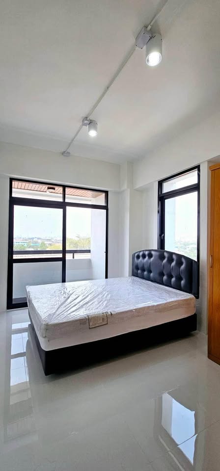 For SaleCondoPattanakan, Srinakarin : Condo for sale, St. Charm (Phase 1), corner room 39 sqm. Building 1, Floor 5 (SM962)