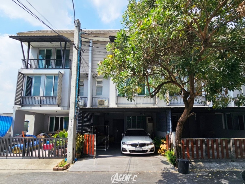 For RentTownhouseKaset Nawamin,Ladplakao : Rent Areeya Daily Kaset-Nawamin Townhome, 3-story decoration, furniture, built-in furniture Good location, easy to walk Near Kasetsart University Central Ram Inthra The house is free and ready to move in.