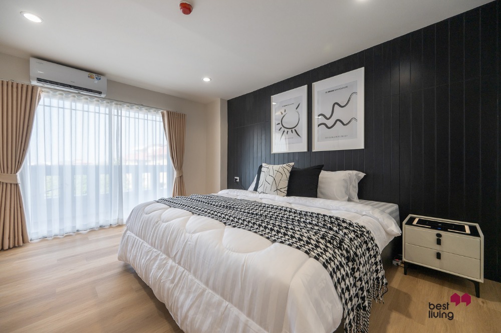 For SaleCondoRatchadapisek, Huaikwang, Suttisan : 𝗚𝗿𝗮𝗻𝗱 𝗣𝗮𝗿𝗸 𝗧𝗼𝘄𝗻🏡Spacious 66 sqm condo in the Prime Location of Ratchada-Huai Khwang