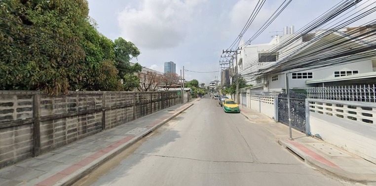 For SaleLandRama3 (Riverside),Satupadit : Land for sale with buildings in Soi Nonsi (Rama 3)!