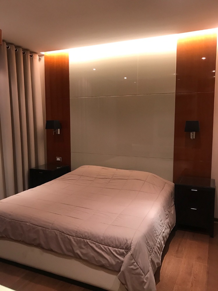 For RentCondoSukhumvit, Asoke, Thonglor : Condo for rent The Address Sukhumvit 28, near Phrom Phong BTS BTS, about 300 m.