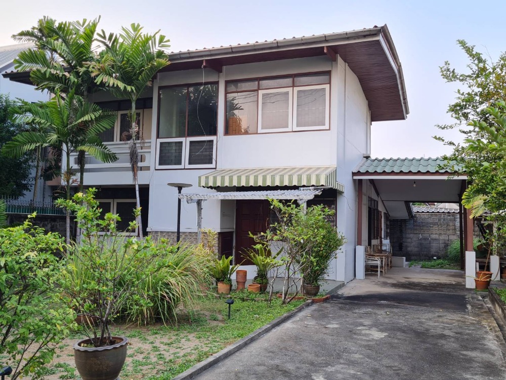 For RentHouseChaengwatana, Muangthong : Rent a vintage single house, adjustable as needed. Answers to a restaurant business, residing near the city, a lot of areas.