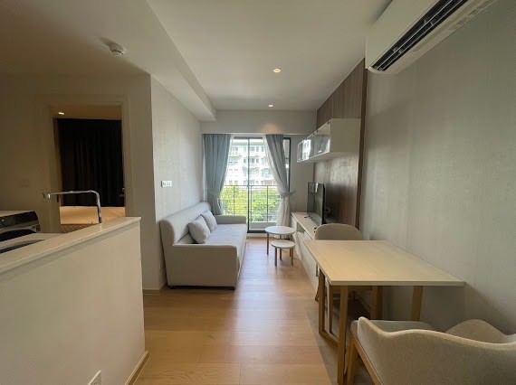 For RentCondoSukhumvit, Asoke, Thonglor : 🏢runesu Thonglor 5🛏️ Beautiful room ✨ There are many rooms 🌐 Good location 🌤️ Beautiful view 🛋️ fully furnished 📺 Complete electrical appliances (special price)