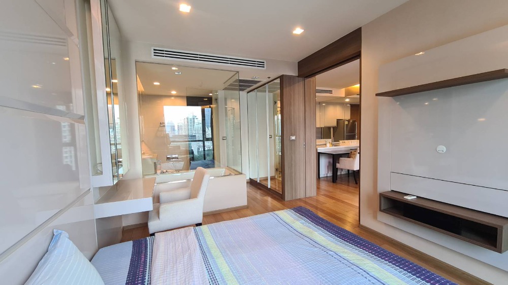 For RentCondoSathorn, Narathiwat : For rent – 1 Br Th Address Sathorn Soi 12  near BTS St.Louis