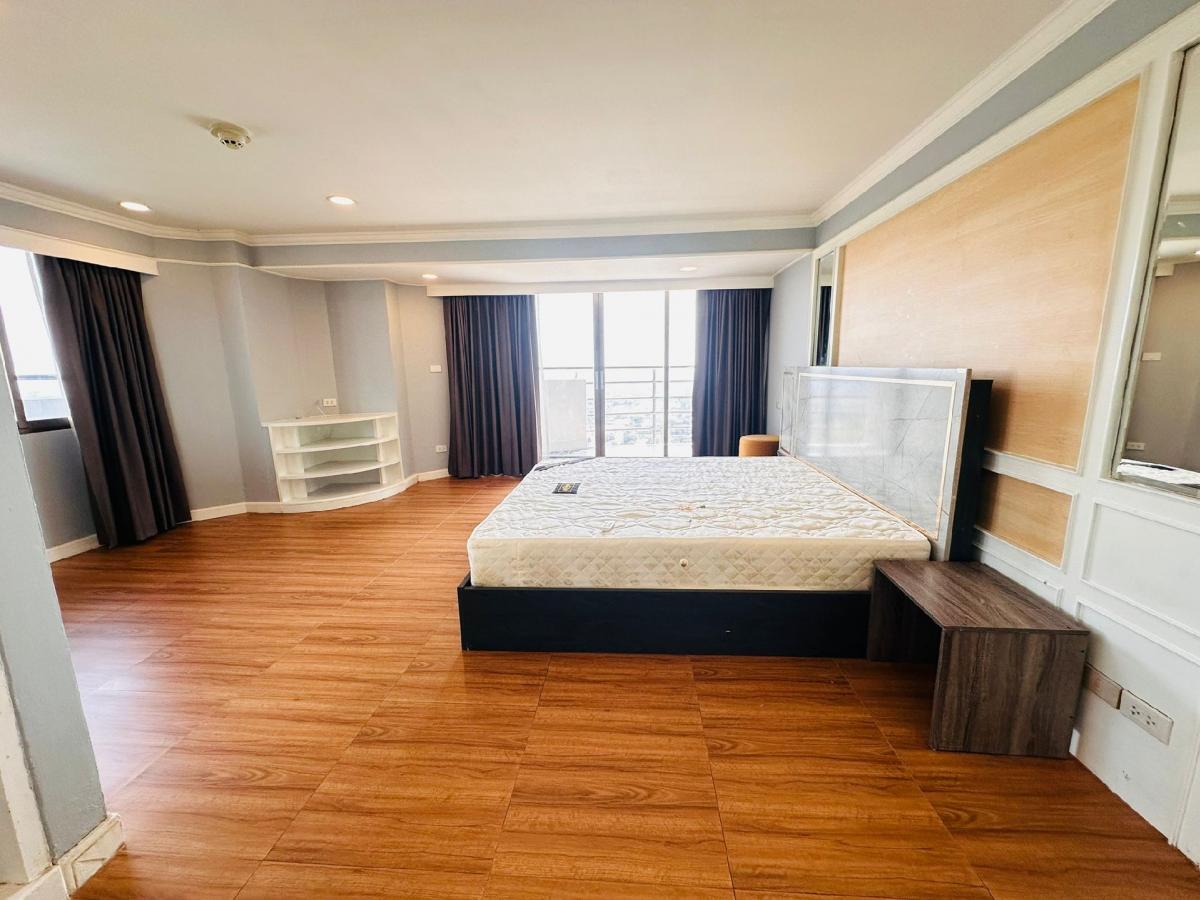 For RentCondoPattanakan, Srinakarin : 🌀 3 bedroom condo for rent, 3 bathrooms, Floral Ville, size 162 sqm. 28 th floor, Fully Furnished! A comfortable price 🚇 MRT Hua Mak station 200 meters