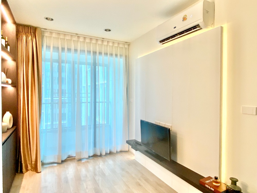 For SaleCondoPinklao, Charansanitwong : For Sale! Ideo Mobi Charan-Interchange Condo. All Renovated! Near Siriraj Hospital