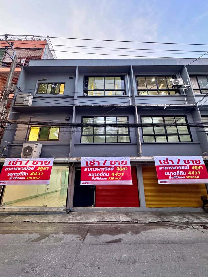 For RentShophouseRama9, Petchburi, RCA : 3-storey commercial building, 3-storey location for rent in Din Daeng-Monument Near the Victory Monument, only 1.3 km.