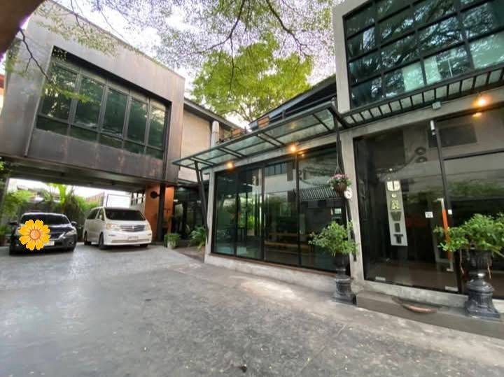 For RentOfficeYothinpattana,CDC : Office for rent 104 sq.m.  1 Building, 2 floors, usable area of ​​more than 250 meters. Ekkamai-Ram Inthra rental 100,000 baht / month