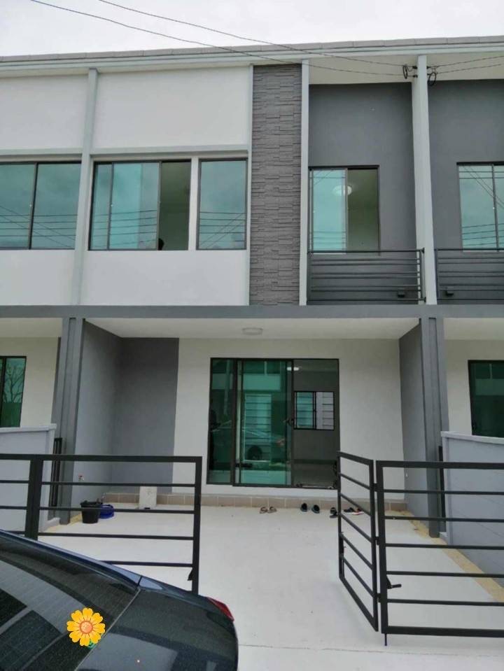 For RentTownhomePathum Thani,Rangsit, Thammasat : #2-story townhome rental, 3 bedrooms, 2 bathrooms, Phano Yothin Project-Rangsit Furniture, ready to stay at only 16,000 baht/month (ready to be in early March) Behind the future