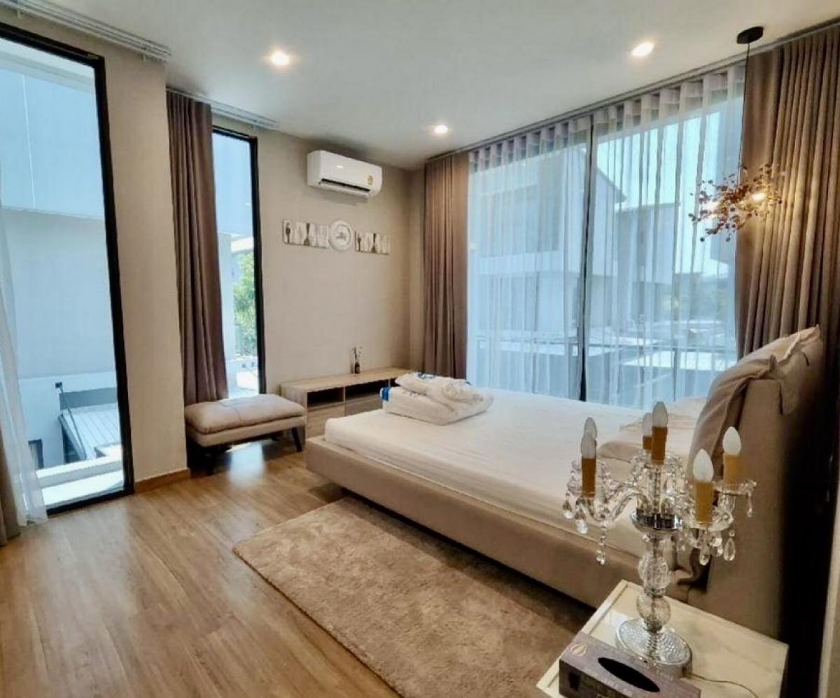 For RentHouseYothinpattana,CDC : 💥 4 bedrooms, 4 bathrooms ** Baan Klang Muang Classe Ekkamai-Ramintra) 🚘 Near Crystal Park Ram Inthra