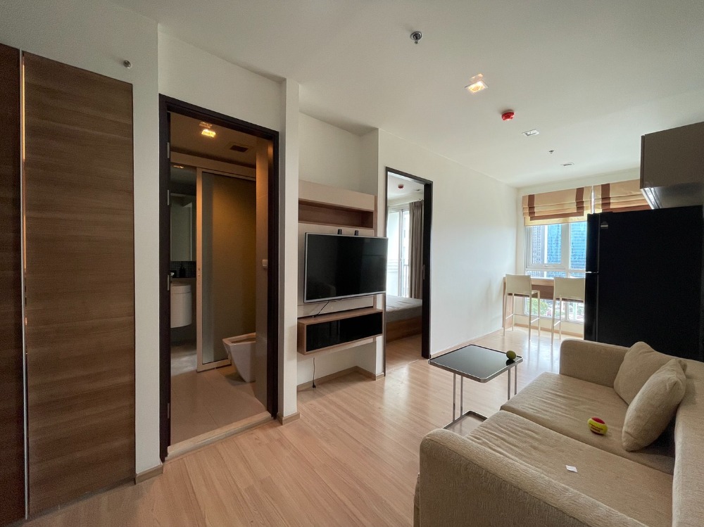 For SaleCondoSathorn, Narathiwat : -RHYTHM Sathorn Room 35 sqm. Sold only 4.9 million. Can inquire.