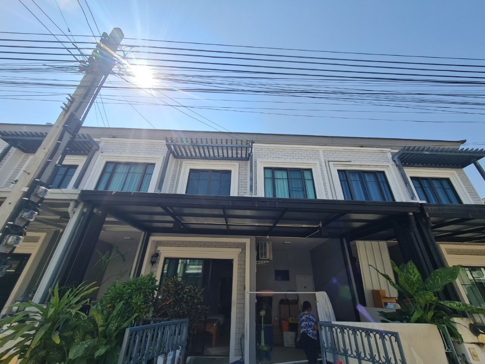 For SaleTownhomeNawamin, Ramindra : Good price, don't miss it !!! Townhome for sale, Pruksa Ville, Phahonyothin, Ram Inthra 17.9 square wah, very good condition.