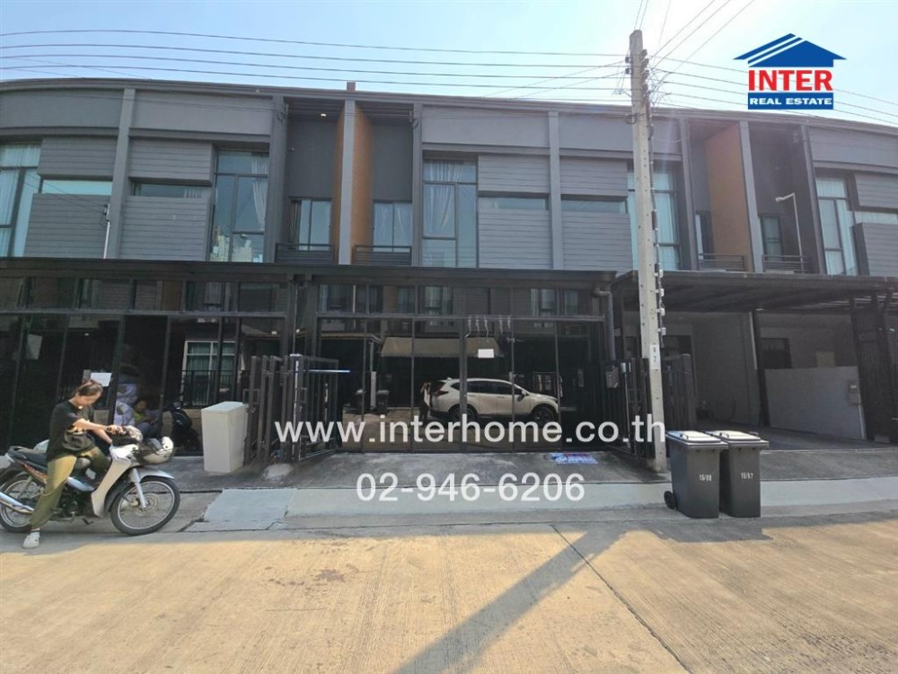 For RentTownhousePattanakan, Srinakarin : 2 -story townhouse 18.6 sq.w., Rama 9 Village, Bangkok Boulevard Rama 9 University, Kanchanaphisek Road Ratpattana Road, Saphan Sung District, Bangkok