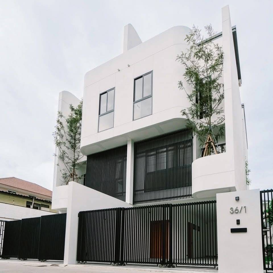 For SaleHouseOnnut, Udomsuk : New House in sukhumvit , next to bts Punnawathi