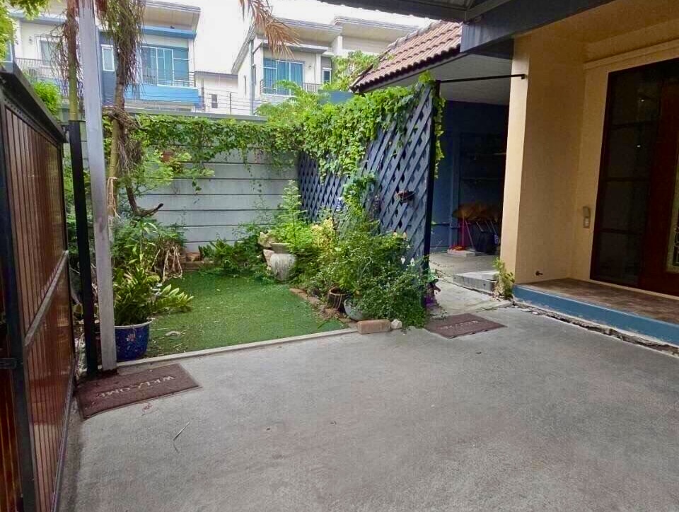 For RentTownhomePattanakan, Srinakarin : 🏡 For Rent | Town Avenue Rama 9 | 3-Story Townhome in a Prime Location Near Expressway ✨ Spacious home with flexible rental options – choose furnished or unfurnished! ✨